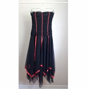 📌BOGO Strapless black dress with red ribbons